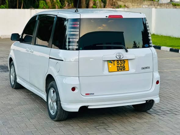 A picture of TOYOTA SIENTA