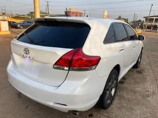 A picture of 2010 Toyota venza registered