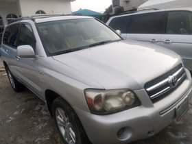 A picture of For sale for serious buyer Toyota Highlander 06 very good