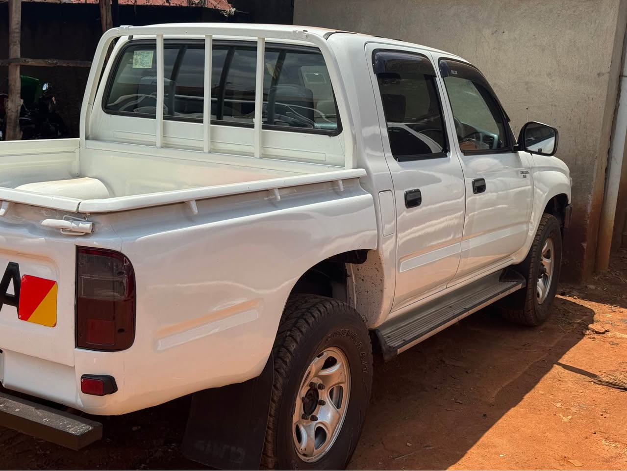 A picture of 2003 Toyota hilux