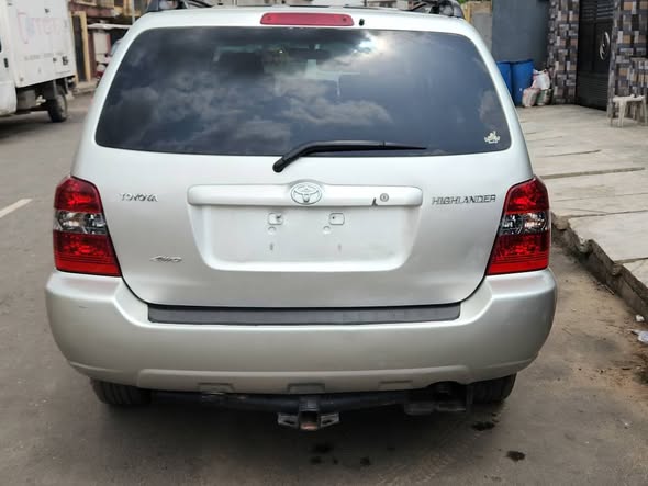 A picture of Distress TOYOTA HIGHLANDER 2005 3ROWS FOREIGN USED