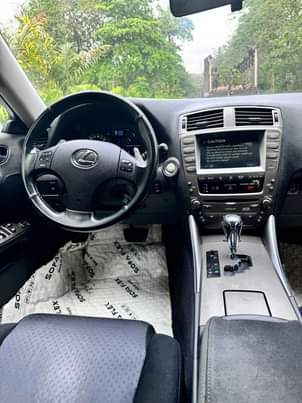 A picture of Lexus is350