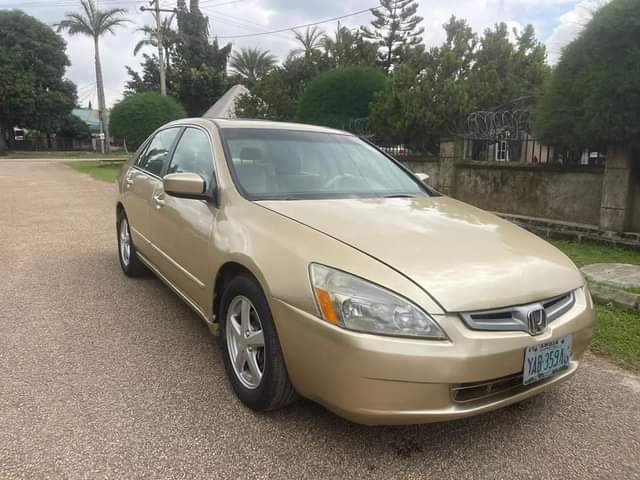 A picture of Honda Accord 2005 model 4 sale