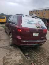 A picture of 2005 Sienna painted on first body Engine and gear perfectly