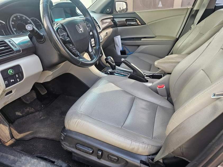 A picture of Registered Toks standard Honda accord V6 2016 13 000 000