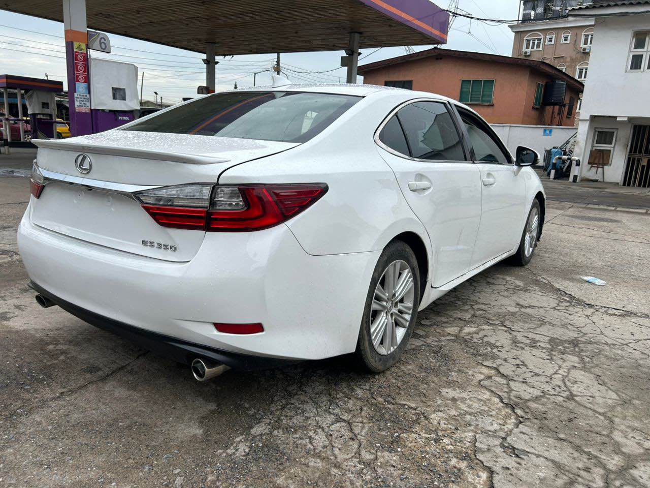 A picture of 2016 LEXUS ES350 FULL OPTION PRICE 20m 08169657839