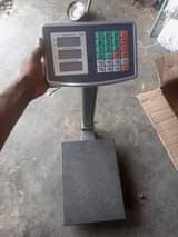 A picture of Computer scale and manual scale