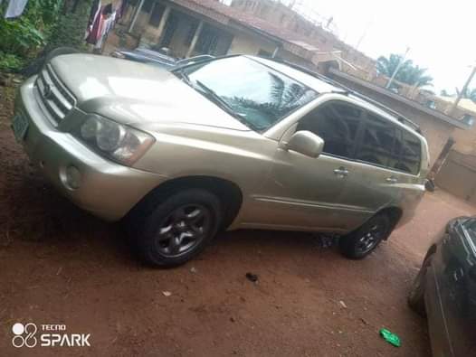 A picture of NEW ARRIVAL 2004 Toyota Highlander Belgium engine four plugs takes