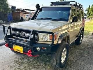 A picture of LAND CRIUSER HARDTOP