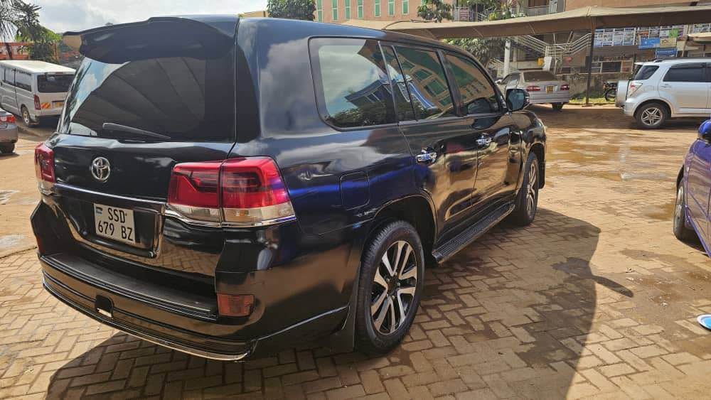 A picture of Land Cruiser v8