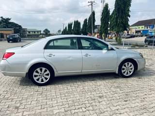 A picture of Toyota Avalon 2007
