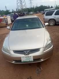 A picture of super clean 2005 model Honda Accord with sound engine and