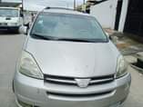 A picture of 2004 Toyota sienna