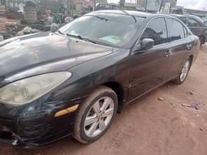 A picture of Distress and dealers deal Lexus ES 330 with UNTAMPERED ENGINE