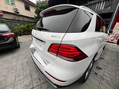 A picture of MERCEDES BENZ ML 350