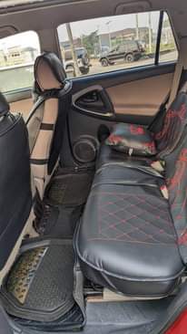 A picture of RAV4 08 model