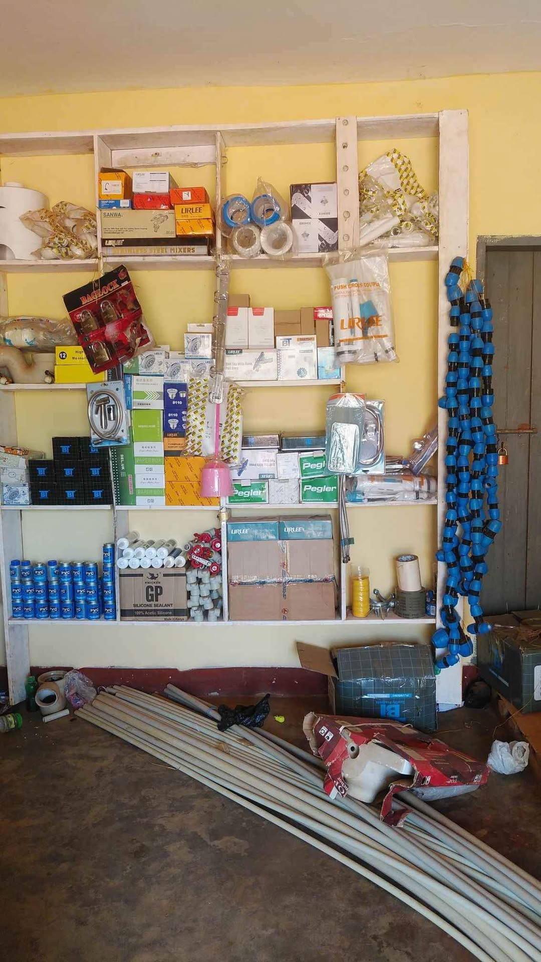 A picture of Plumbing shop for sale