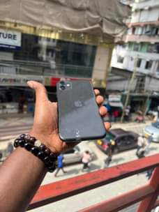 A picture of iPhone 11plan Gb 64 Bh 100 Face TT No message