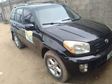 A picture of 2005 TOYOTA RAV4 SHARP GEAR CHILLING AC CLEAN INTERIOR COME