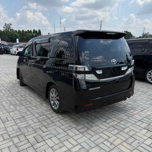 A picture of Toyota vellfire Tshs 27 900 000