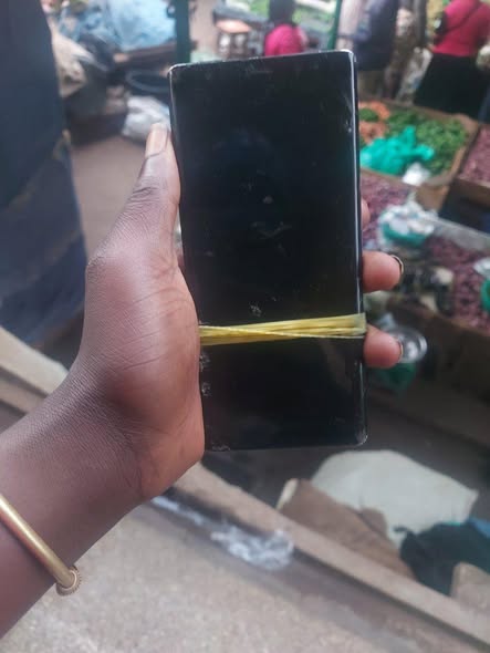 A picture of Samsung galaxy note 8 board
