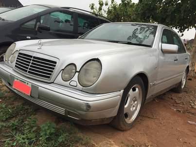 A picture of Classic Mercedes E280 Avant garde
