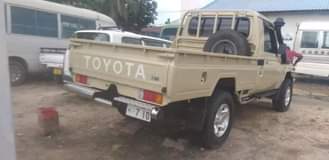 A picture of Nauza gari bei ya haraka Land cruiser warbus m95 D
