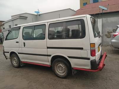 A picture of Toyota hiacce punk Engine 1rz 1990 petrol Gearbox automatic Full