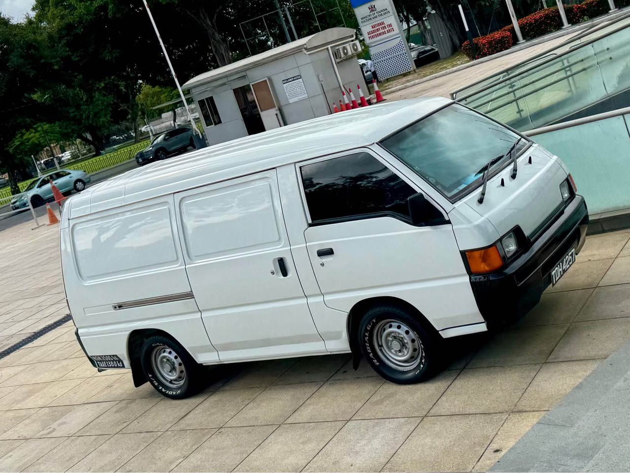mitsubishi l300