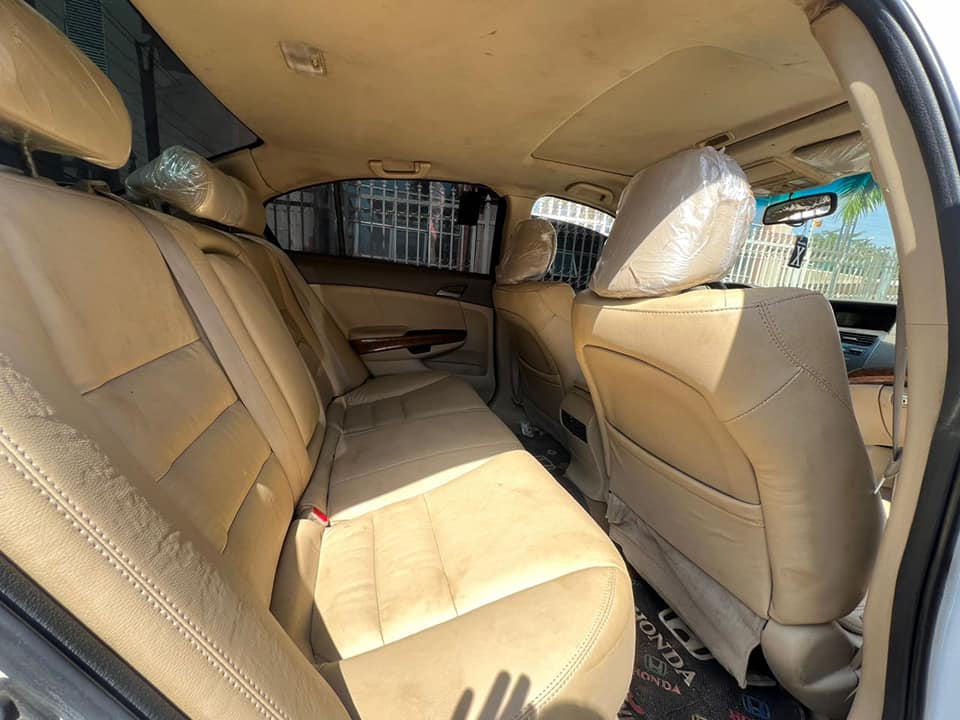 A picture of FOR SALE TOKS STANDARD 2010 HONDA ACCORD EXL WITH DUTY