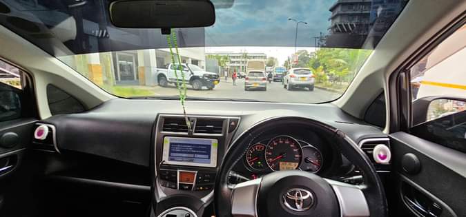 A picture of TOYOTA RACTIS 2011