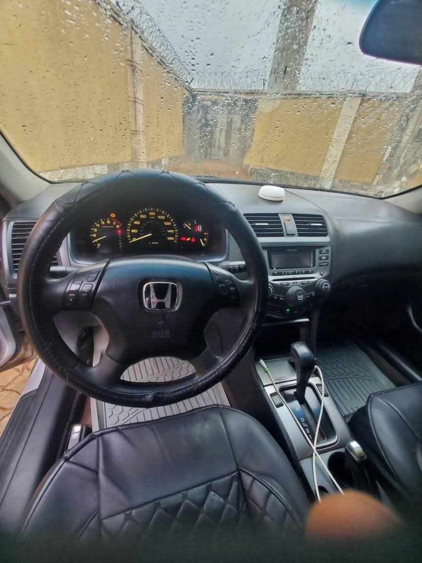 A picture of 2007 Honda accord Dc discussion continue