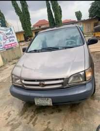 A picture of Toyota sienna