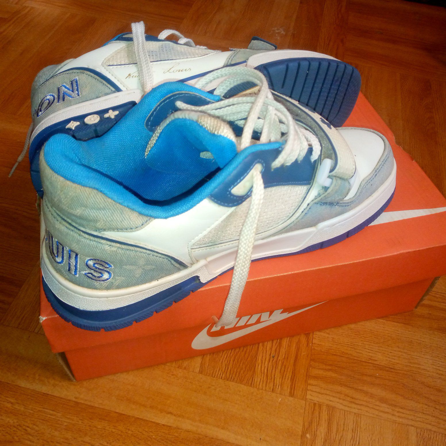 A picture of Shoes
