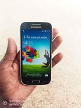 A picture of Samsung Galaxy s4 mini inakaa na charge saan wah 0786811399