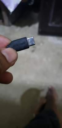 A picture of Mwenye original AKG Earphones anicheki inbox