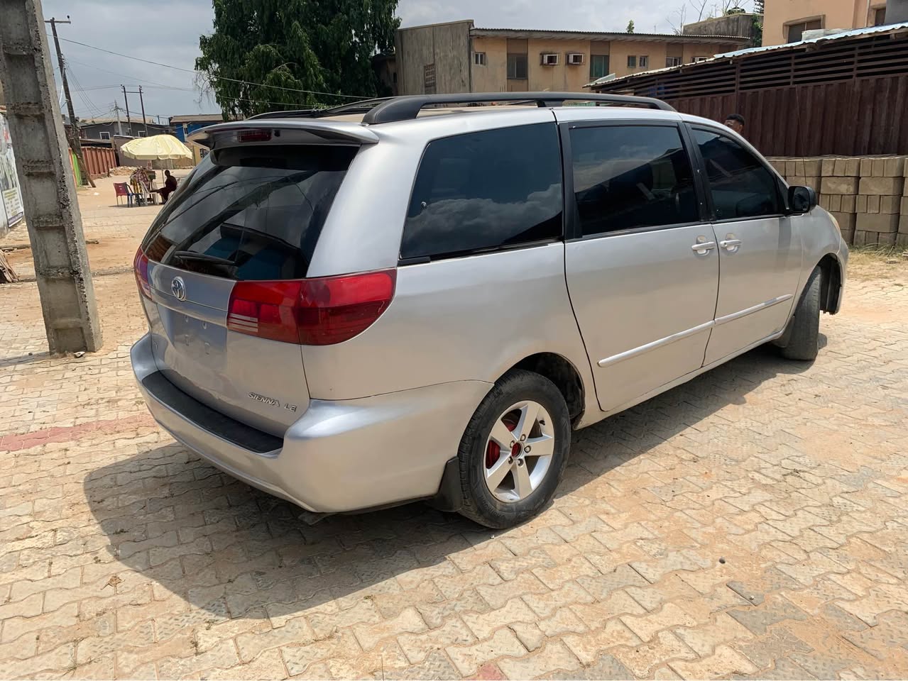 A picture of REGISTERED TOYOTA SIENNA 2005