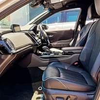 A picture of TOYOTA CROWN