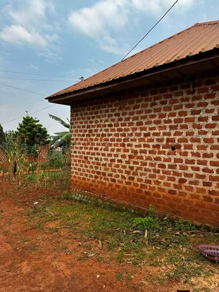 A picture of Matugga town house on quick sale at 22 m shs