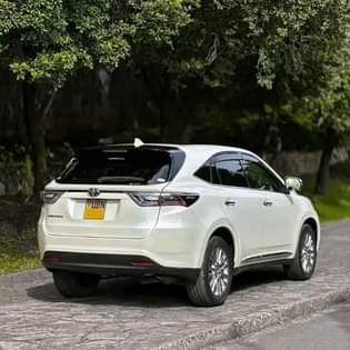 A picture of Toyota Harrier 2014 up for grabs