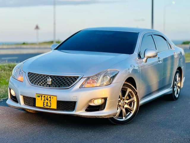 A picture of Toyota CROWN 