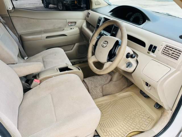 A picture of Toyota raum