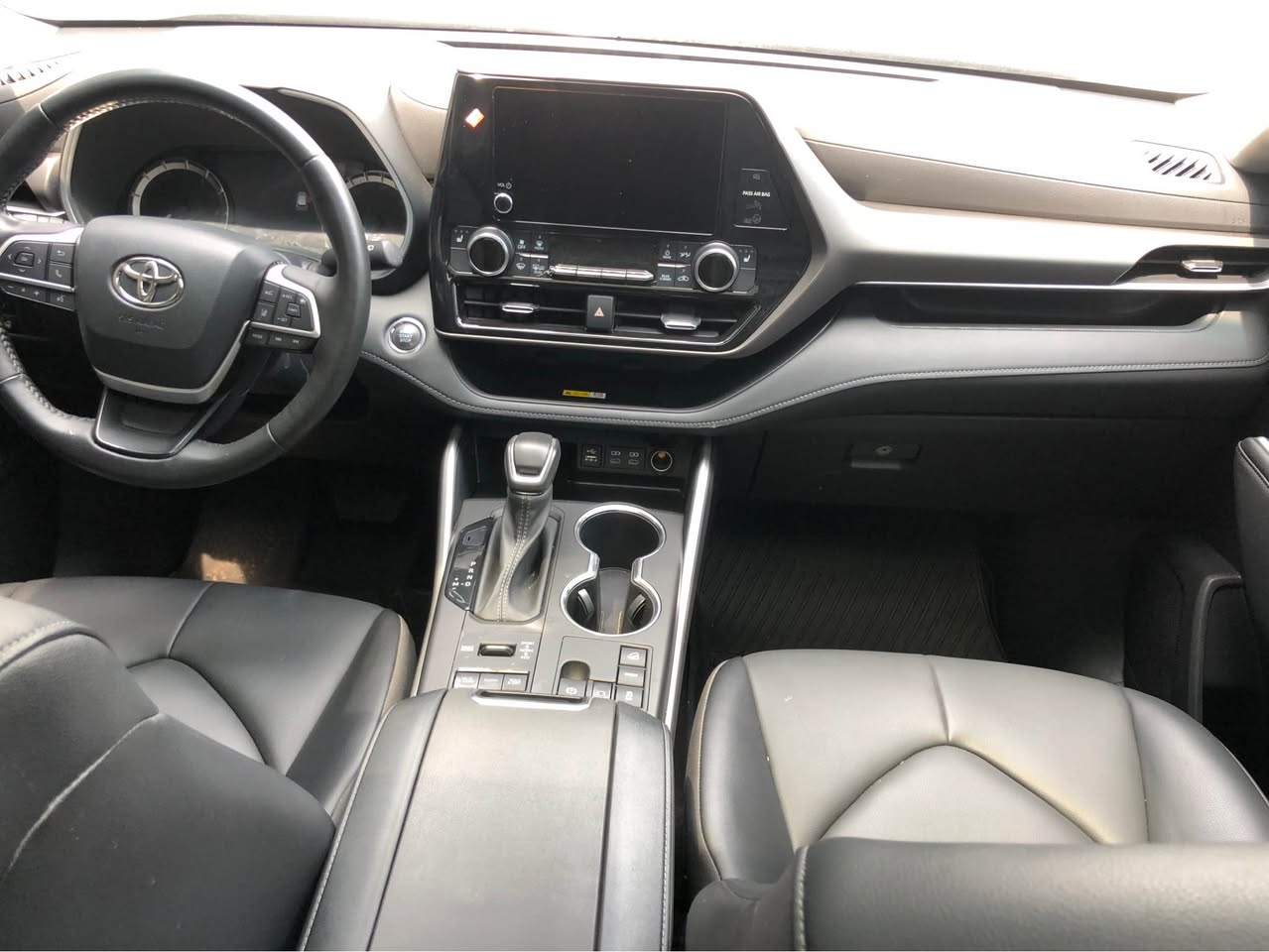 A picture of A FOREIGN USED 2023 TOYOTA HIGHLANDER XLE FOR SALE PRICE