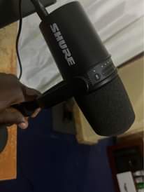 A picture of Shure MV7 USB podcast Microphone