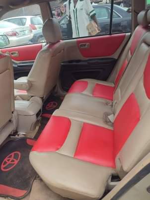 A picture of 2010 TOYOTA Highlander Sharp