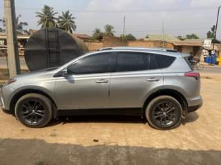 A picture of 2016 Toyota RAV4 XLE