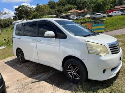 used toyota noah