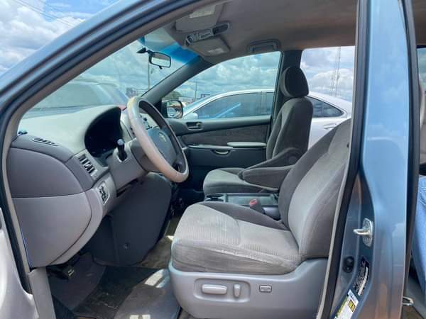A picture of For sale Few months used... 2009 Toyota sienna LE... Full