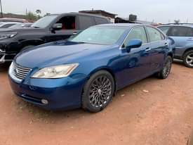 A picture of Lexus 350
