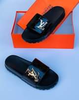 A picture of Sandal Kali Original 1TSH 45 000 2Size 40 45 Tupigie
